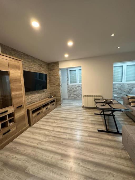 Cozy 1-Bedroom Apartment Madri Exterior foto