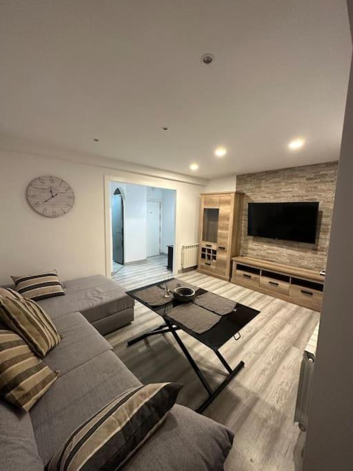 Cozy 1-Bedroom Apartment Madri Exterior foto